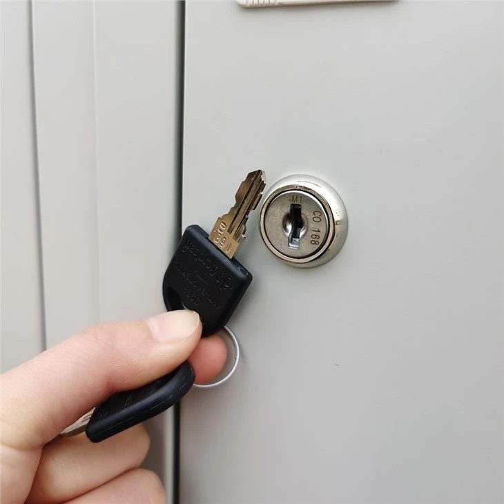worker lockers (7)