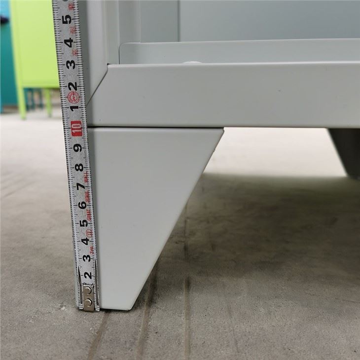 worker lockers (16)